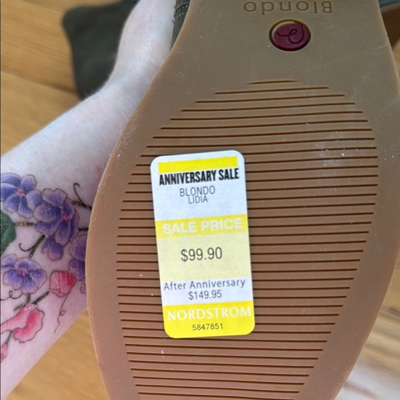 NWT Blondo Brown Chelsea Boots Ankle Height Suede - Picture 9 of 9